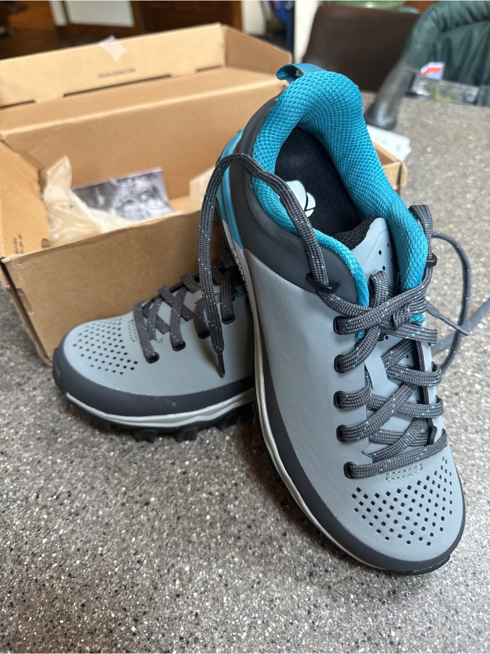 Pearl Izumi Gray and Blue Women's Athletic Shoe